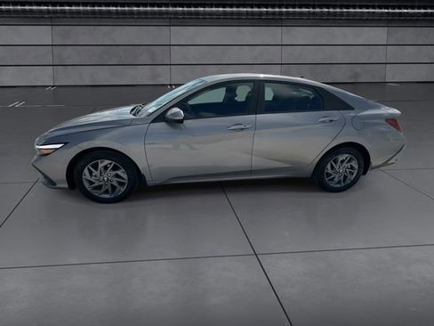 Used 2024 Hyundai Elantra SEL image 5