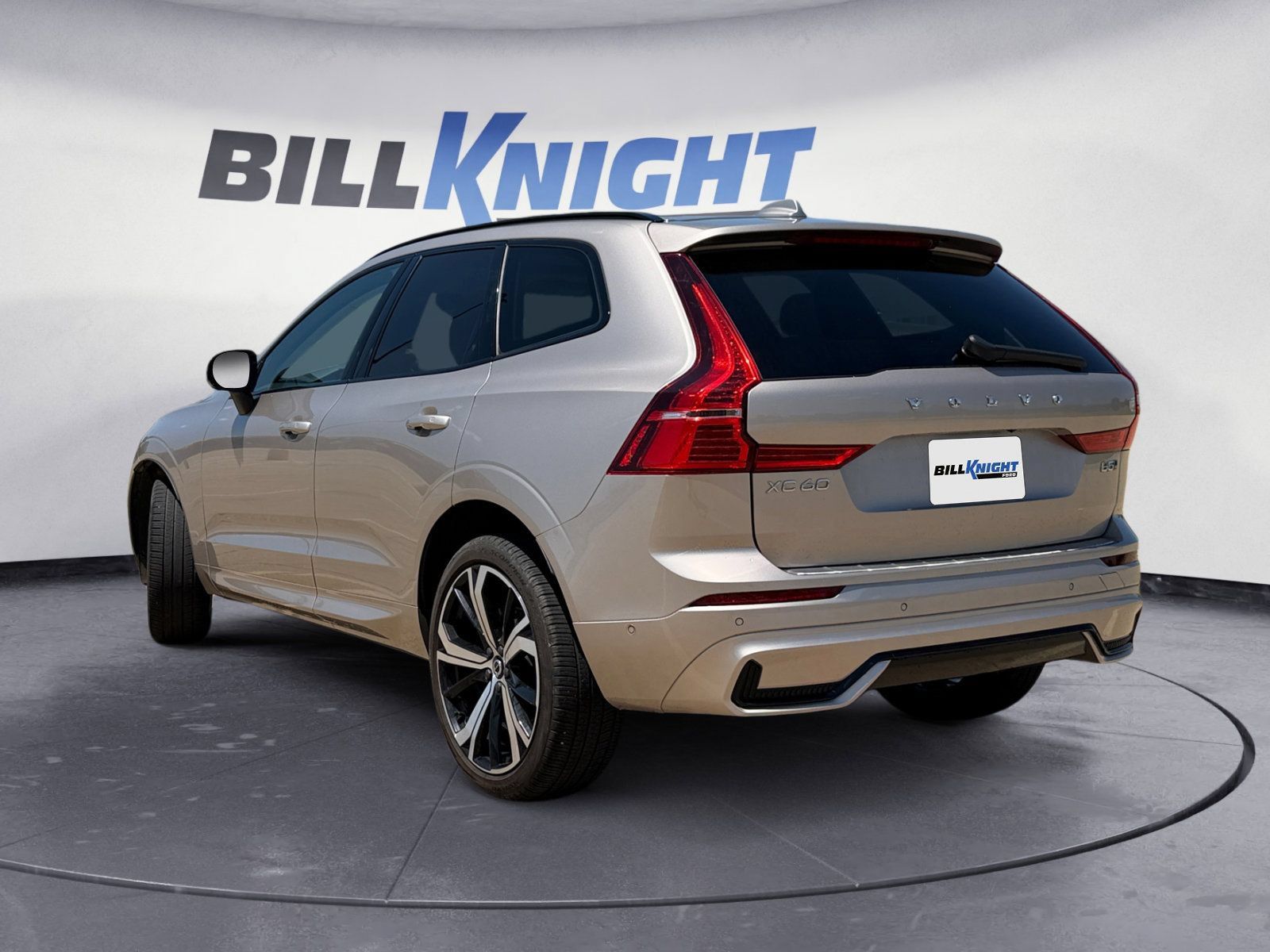 Used 2025 Volvo XC60 B5 Ultra w/ Protection Package Premier AWD/4WD image 3