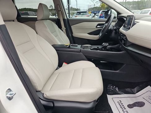 Used 2023 Nissan Rogue SV w/ SV Premium B Package image 12