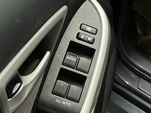 Used 2015 Toyota Prius Four image 15