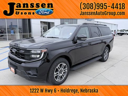 Used 2025 Ford Expedition Max Active AWD/4WD image 2