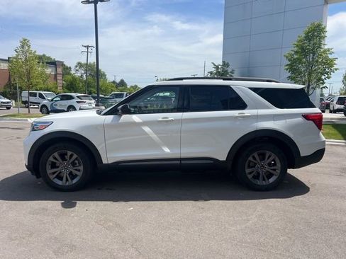 Used 2023 Ford Explorer XLT w/ Equipment Group 202A AWD/4WD image 8