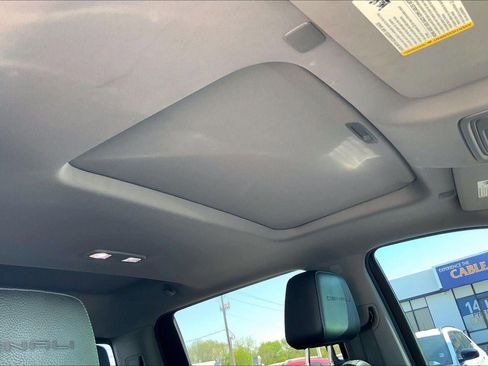 Used 2019 GMC Sierra 1500 Denali w/ Denali Ultimate Package AWD/4WD image 27