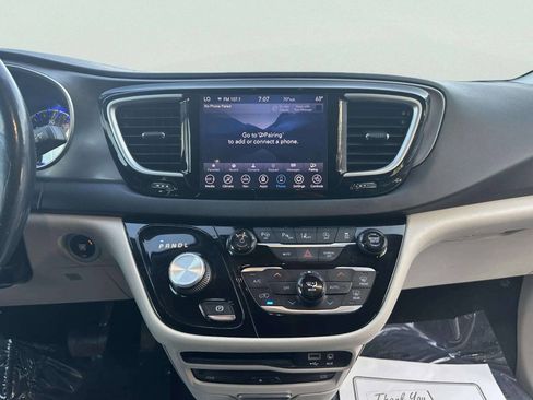 Used 2020 Chrysler Pacifica Touring-L Plus w/ Tire & Wheel Group FWD image 23