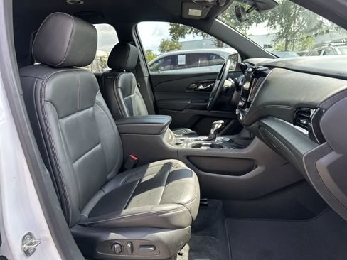 Used 2023 Chevrolet Traverse RS FWD image 9