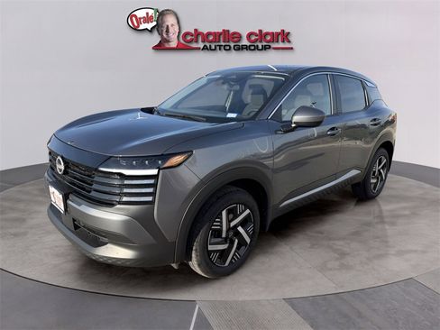 Used 2025 Nissan Kicks SV image 1