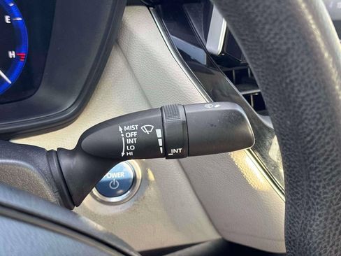 Used 2021 Toyota Corolla LE FWD image 26