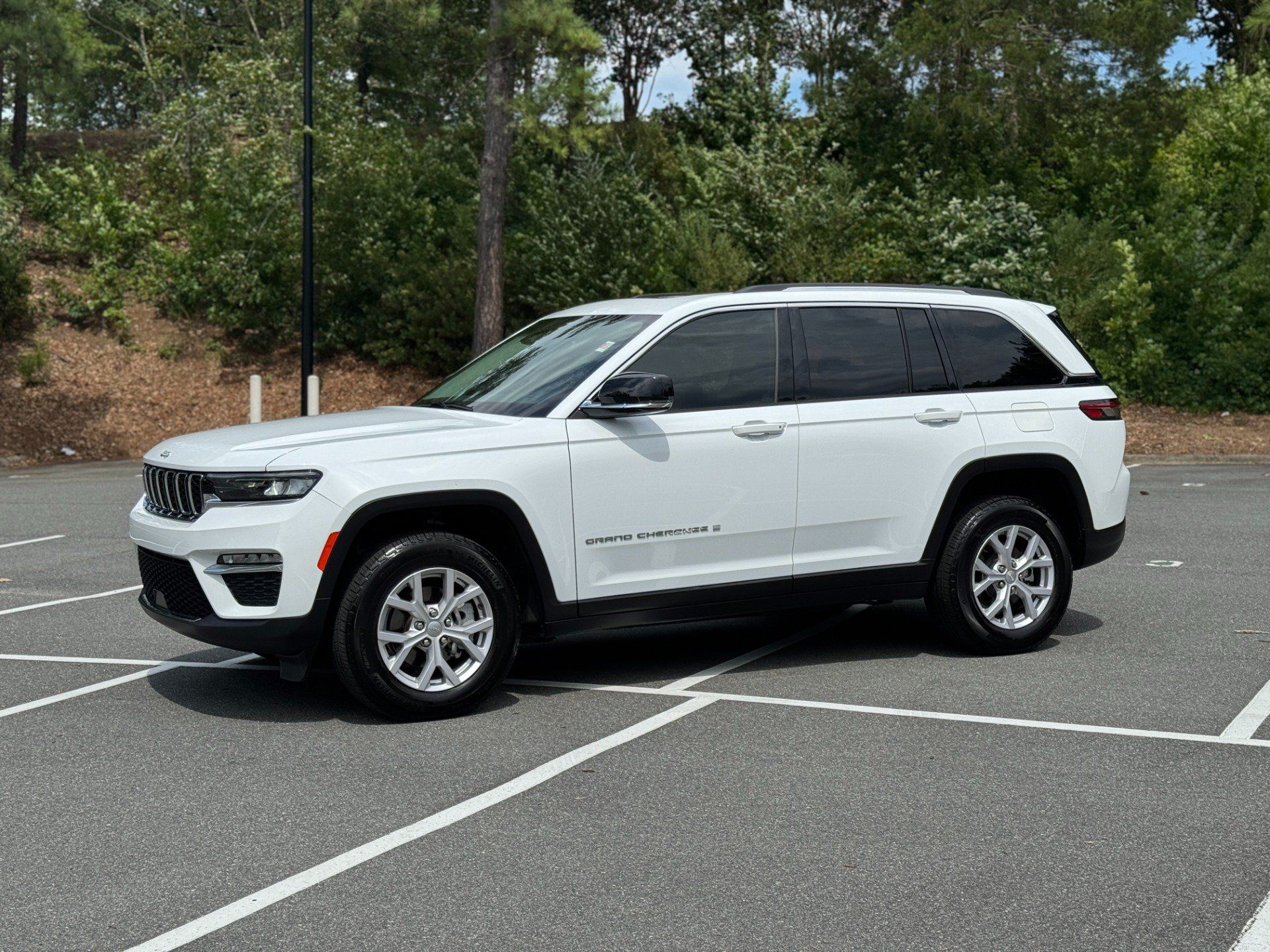 Used 2022 Jeep Grand Cherokee Limited AWD/4WD image 5
