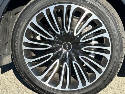 Used 2024 Lincoln Aviator Black Label AWD/4WD image 39