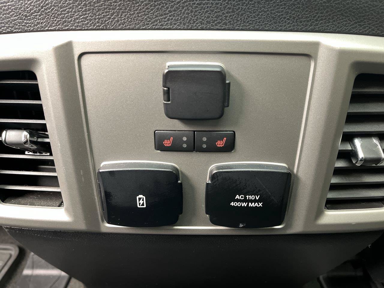 Used 2018 Ford F150 Lariat w/ Equipment Group 502A Luxury AWD/4WD image 17