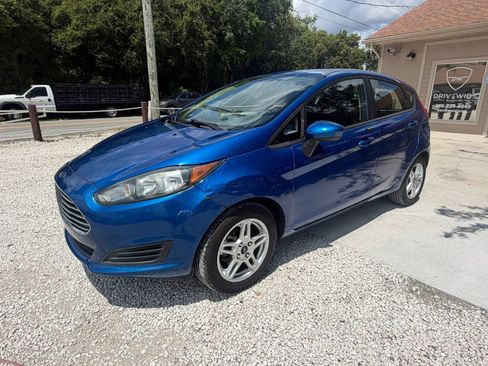 Used 2019 Ford Fiesta SE FWD image 1