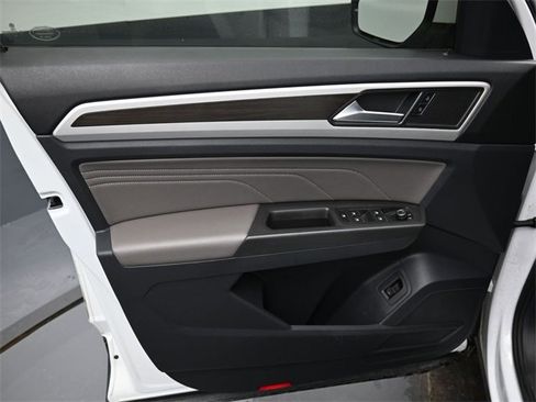 Used 2022 Volkswagen Atlas SE image 11