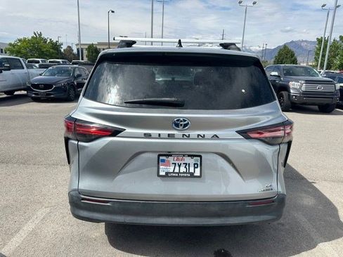 Used 2021 Toyota Sienna LE FWD image 4
