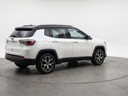 Used 2025 Jeep Compass Limited AWD/4WD image 9