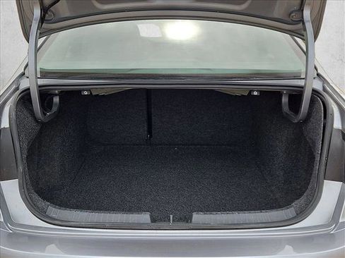 Used 2024 Volkswagen Jetta SE image 6