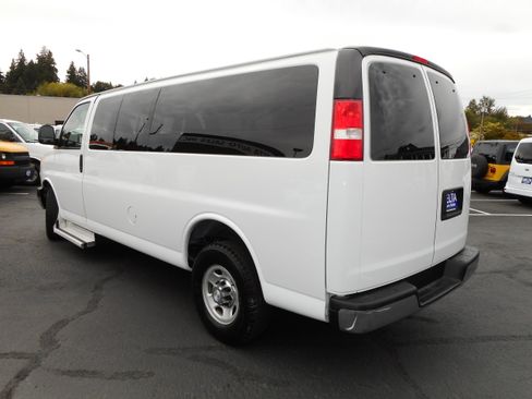 Used 2016 Chevrolet Express 3500 LT w/ LT Preferred Equipment Group image 9