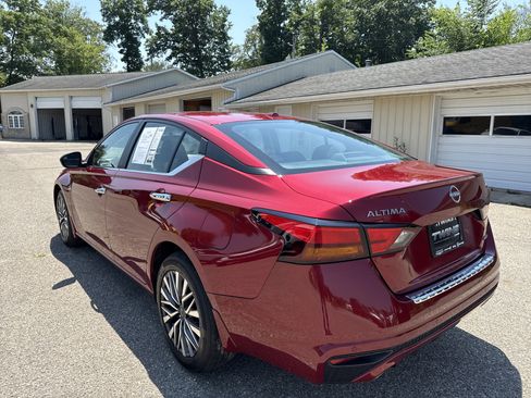 Used 2023 Nissan Altima 2.5 SV w/ SV Premium Package AWD/4WD image 10