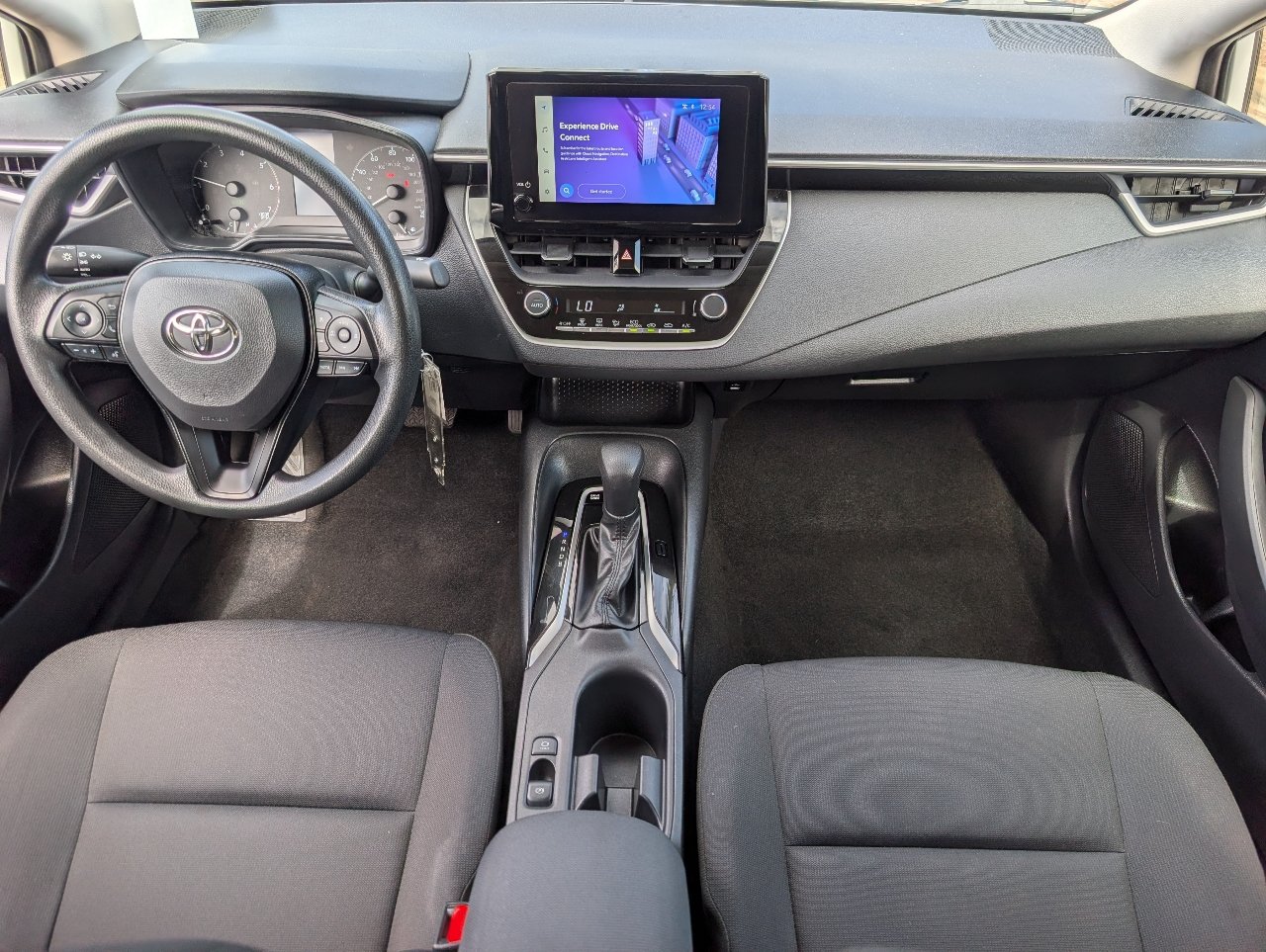 Used 2025 Toyota Corolla LE w/ Carpet Mat Package (TMS) FWD image 4