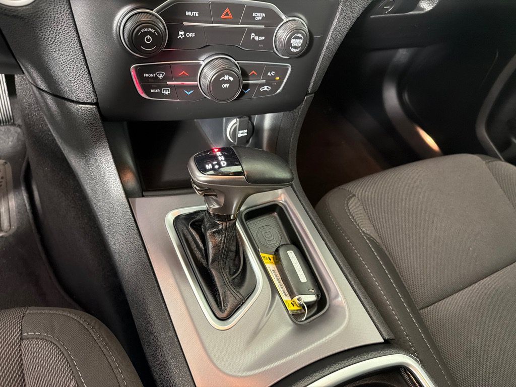Used 2019 Dodge Charger SXT RWD image 17