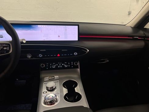 New 2026 Genesis GV70 2.5T Advanced AWD/4WD image 17