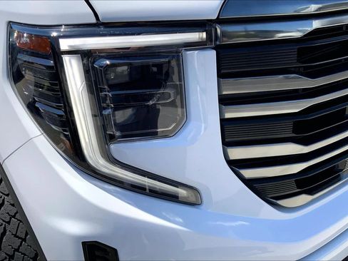 Used 2022 GMC Sierra 1500 AT4 w/ AT4 Premium Package AWD/4WD image 27