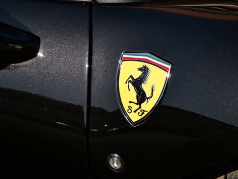 Used 2023 Ferrari F8 Tributo RWD image 9