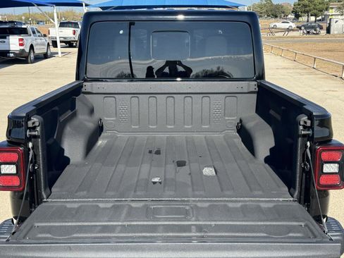 Used 2024 Jeep Gladiator Rubicon image 30