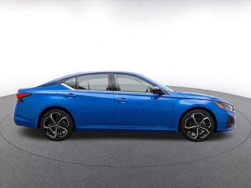 Used 2025 Nissan Altima 2.5 SR FWD image 10