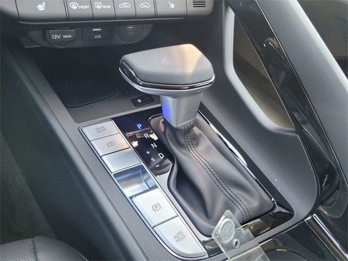 New 2025 Hyundai Elantra Limited image 24