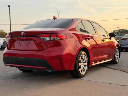 Used 2021 Toyota Corolla LE image 3