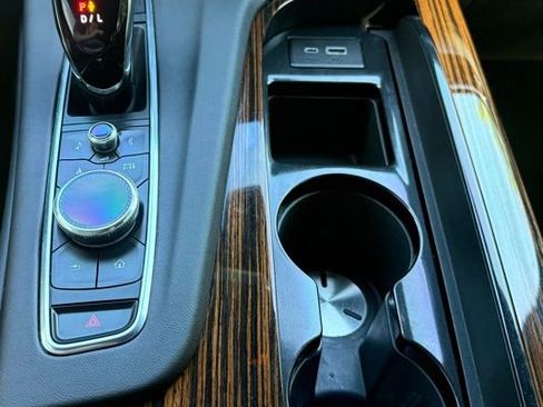 Used 2023 Cadillac Escalade Premium Luxury image 15