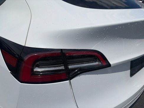 Used 2023 Tesla Model Y Long Range AWD/4WD image 16