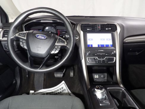 Used 2020 Ford Fusion SE image 10