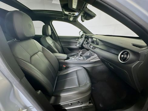 Used 2023 Alfa Romeo Stelvio Sprint RWD image 34
