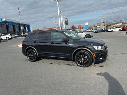 Used 2021 Volkswagen Tiguan SE R-Line image 3