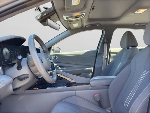 Used 2024 Hyundai Elantra SEL w/ Convenience Package FWD image 9