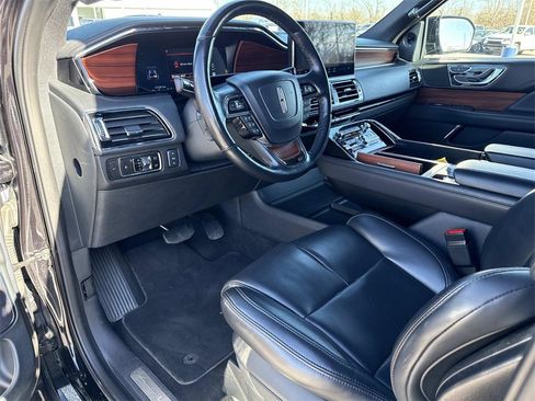 Used 2024 Lincoln Navigator L 4WD image 9