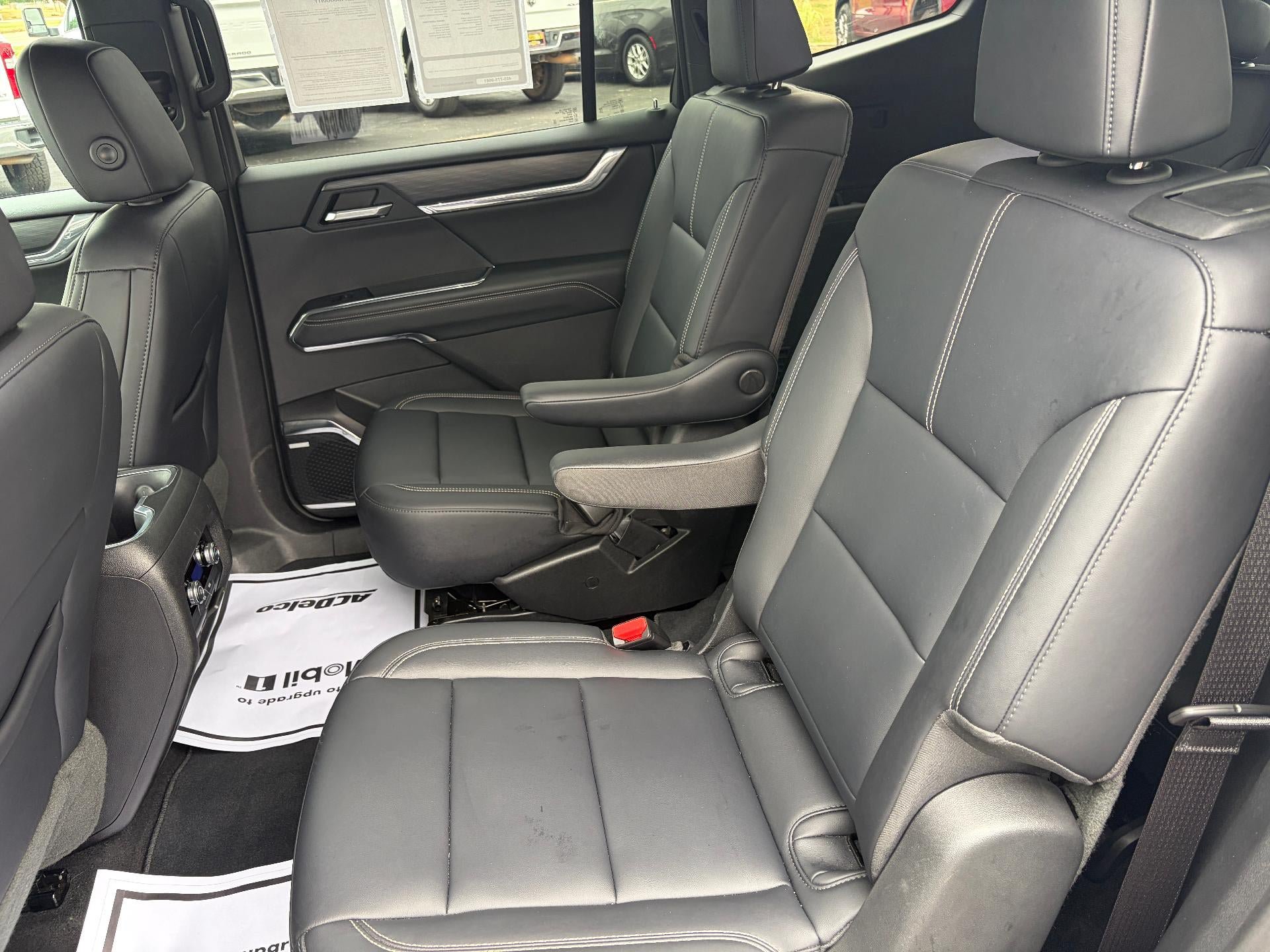Used 2026 GMC Acadia Elevation w/ Elevation Premium Package FWD image 33
