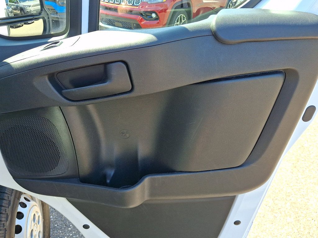 Used 2025 RAM ProMaster 2500 w/ Convenience Group FWD image 10