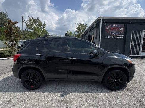Used 2018 Chevrolet Trax LT w/ Sun & Sound Package AWD/4WD image 6