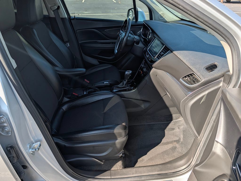 Used 2021 Buick Encore Preferred w/ Safety Package II AWD/4WD image 14