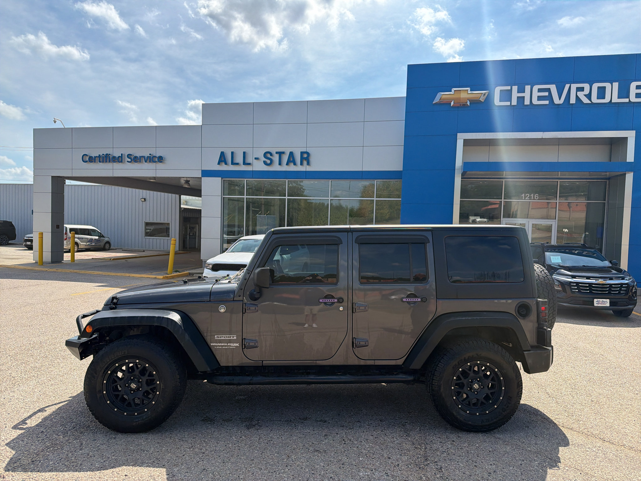 Used 2018 Jeep Wrangler Unlimited Sport S AWD/4WD image 3