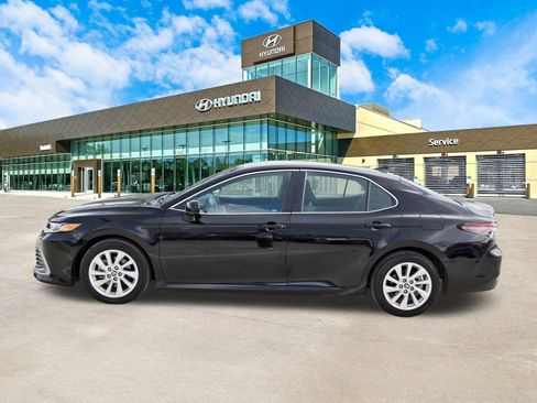 Used 2024 Toyota Camry LE image 9