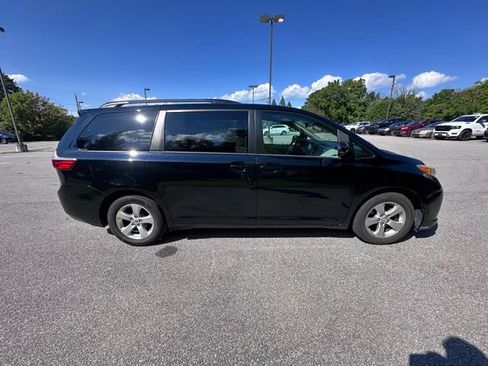 Used 2017 Toyota Sienna LE w/ Cargo Management Package FWD image 2