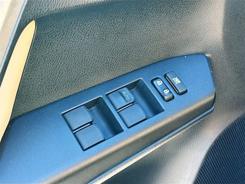 Used 2018 Toyota RAV4 XLE image 18