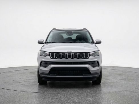 Used 2025 Jeep Compass Limited image 2