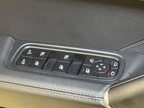 Used 2022 Porsche Cayenne Platinum Edition AWD/4WD image 35