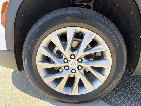 Used 2025 Buick Enclave Preferred FWD image 21