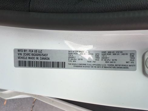 Used 2025 Chrysler Pacifica Select image 36