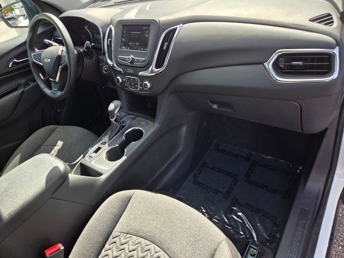 Used 2024 Chevrolet Equinox LT FWD image 17
